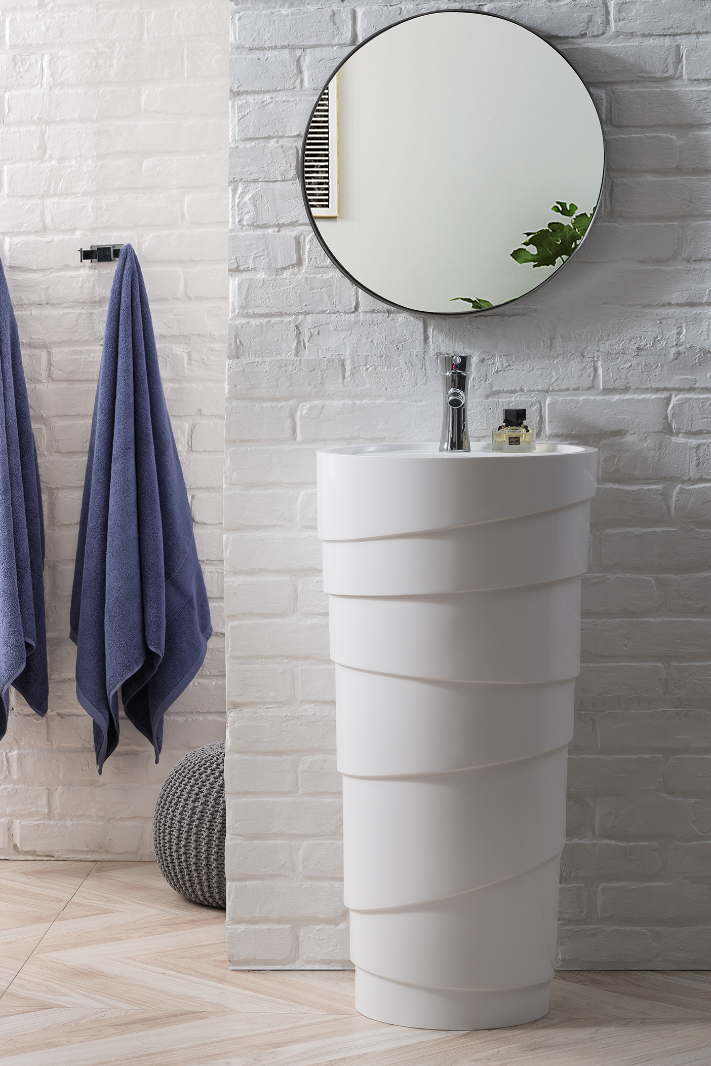 Quebec 17.5" Solid Surface Pedestal Sink, Bright White